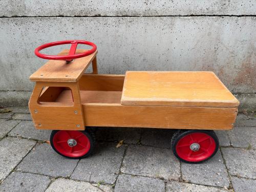 Houten speelwagen