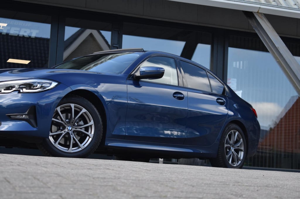 BMW 3-serie 320i high executive | harman kardon | schuif kanteldak | leder 