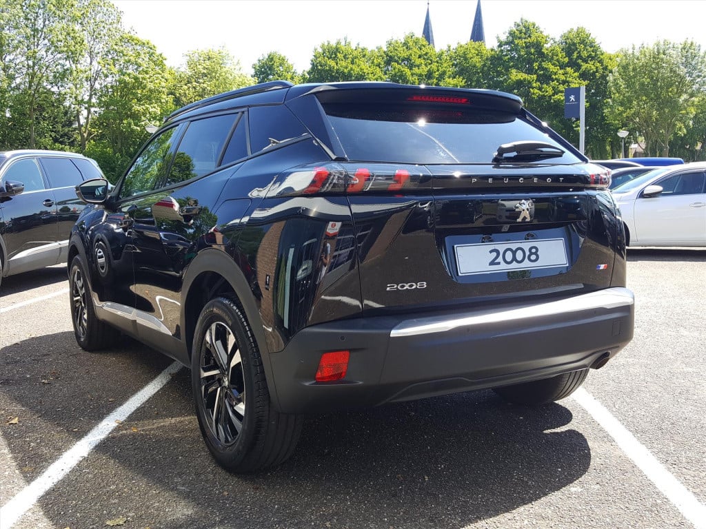 Peugeot 2008 1.2 puretech 100pk allure pack navigatie | apple carplay & and