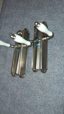 Twee set deurkrukset