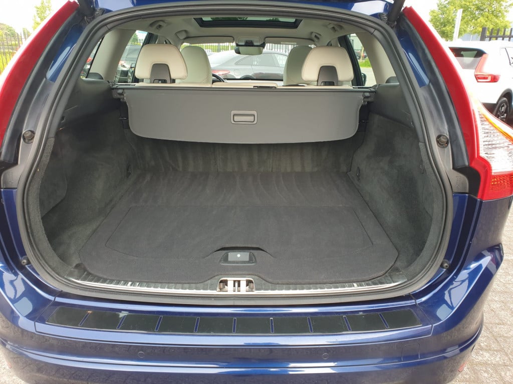 Volvo XC60 2.0 t5 fwd ocean race 245pk