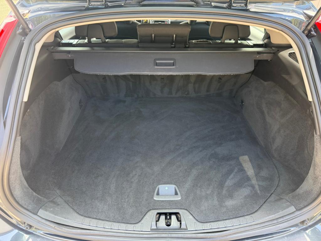 Volvo V60 1.6 t3 r-design