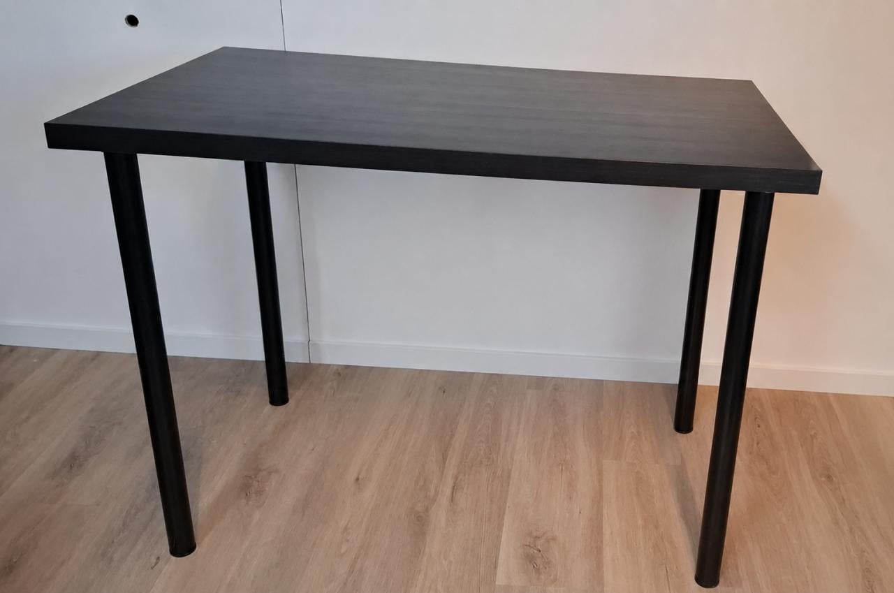 Te koop klein zwart bureau