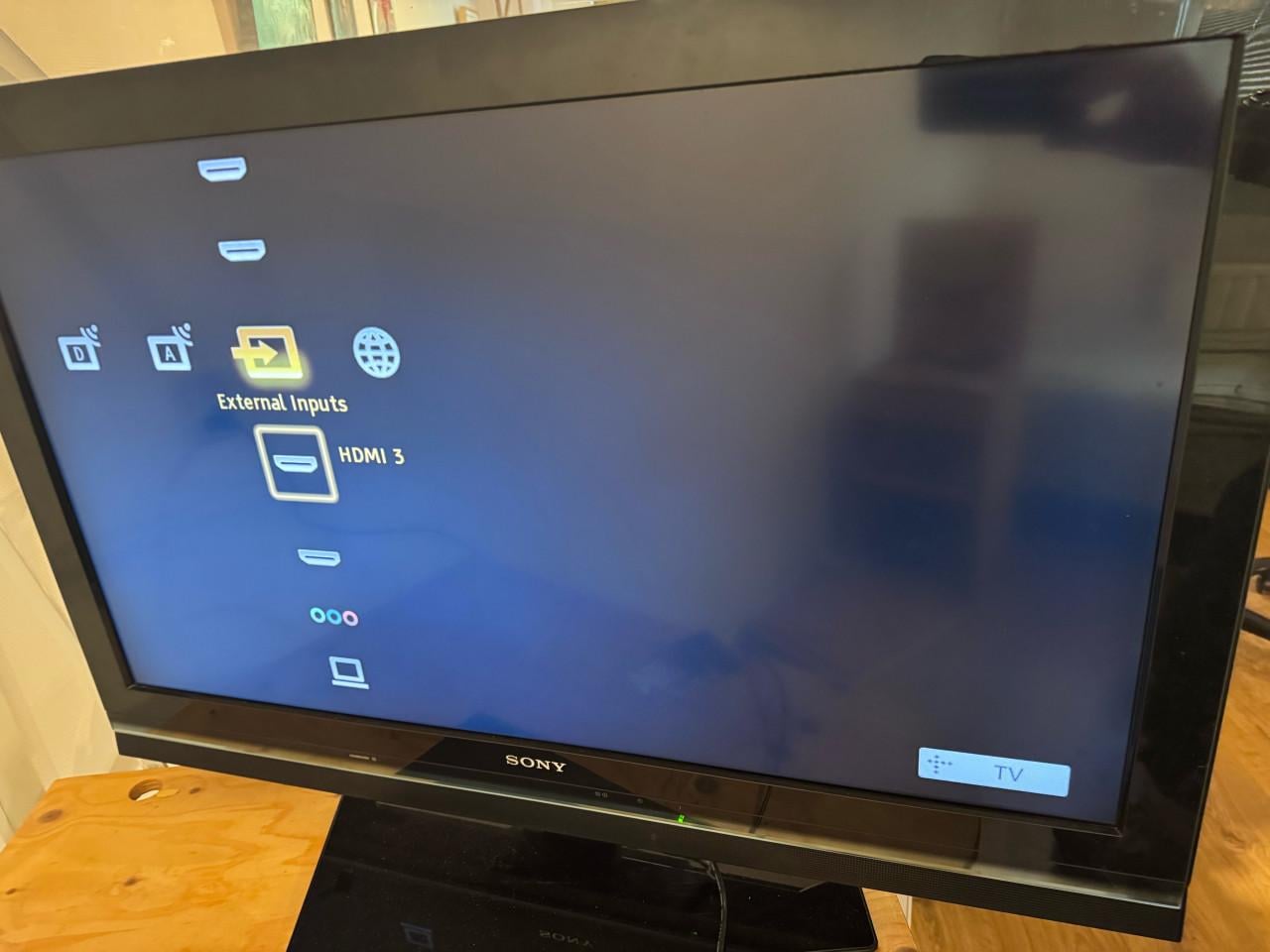 Tv sony bravia buitenmaat 91x60 cm beeld 82x 46 cm