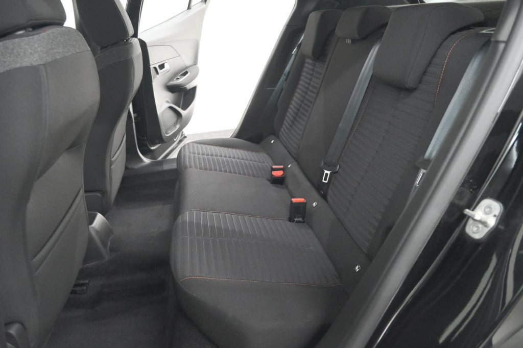 Peugeot 2008 puretech 130 eat8 active | parkeersensoren | navigatie | apple