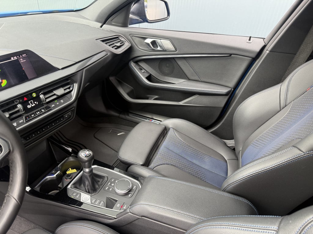BMW 1 Serie 118i 140pk high executive m-sportpakket 5-drs