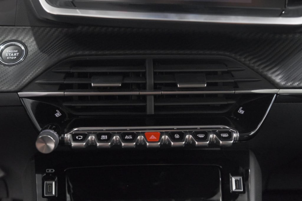 Peugeot 208 puretech 100 allure pack | camera | apple carplay | stoelverwar