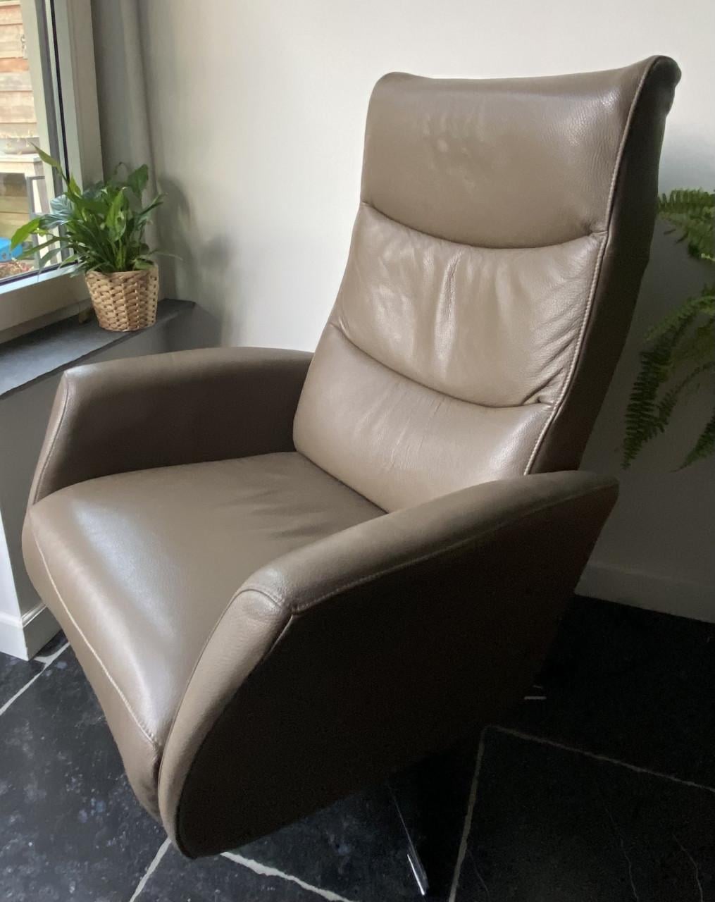 Mooie elektrisch bedienbare relax fauteuil, taupe