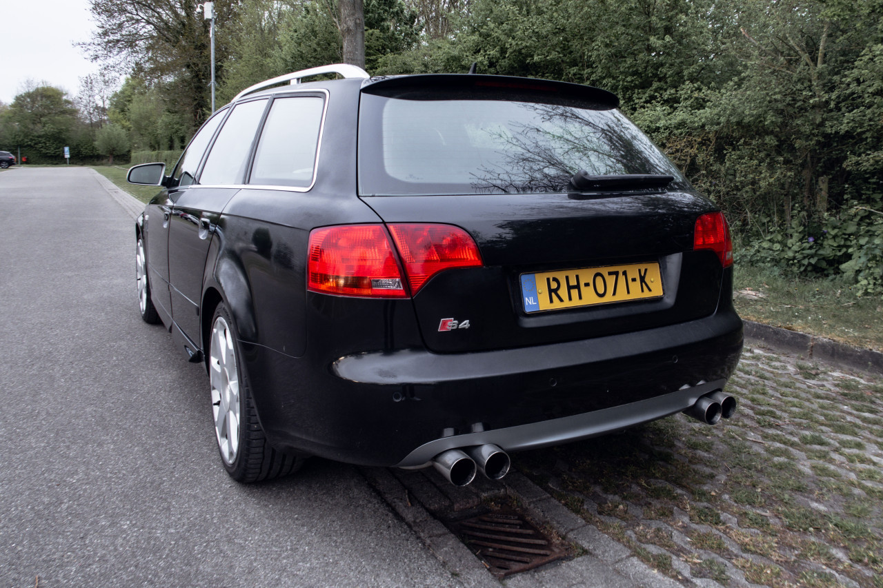 Audi S4 Avant V8 Handbak 2005 Zwart - Milltek - Youngtimer