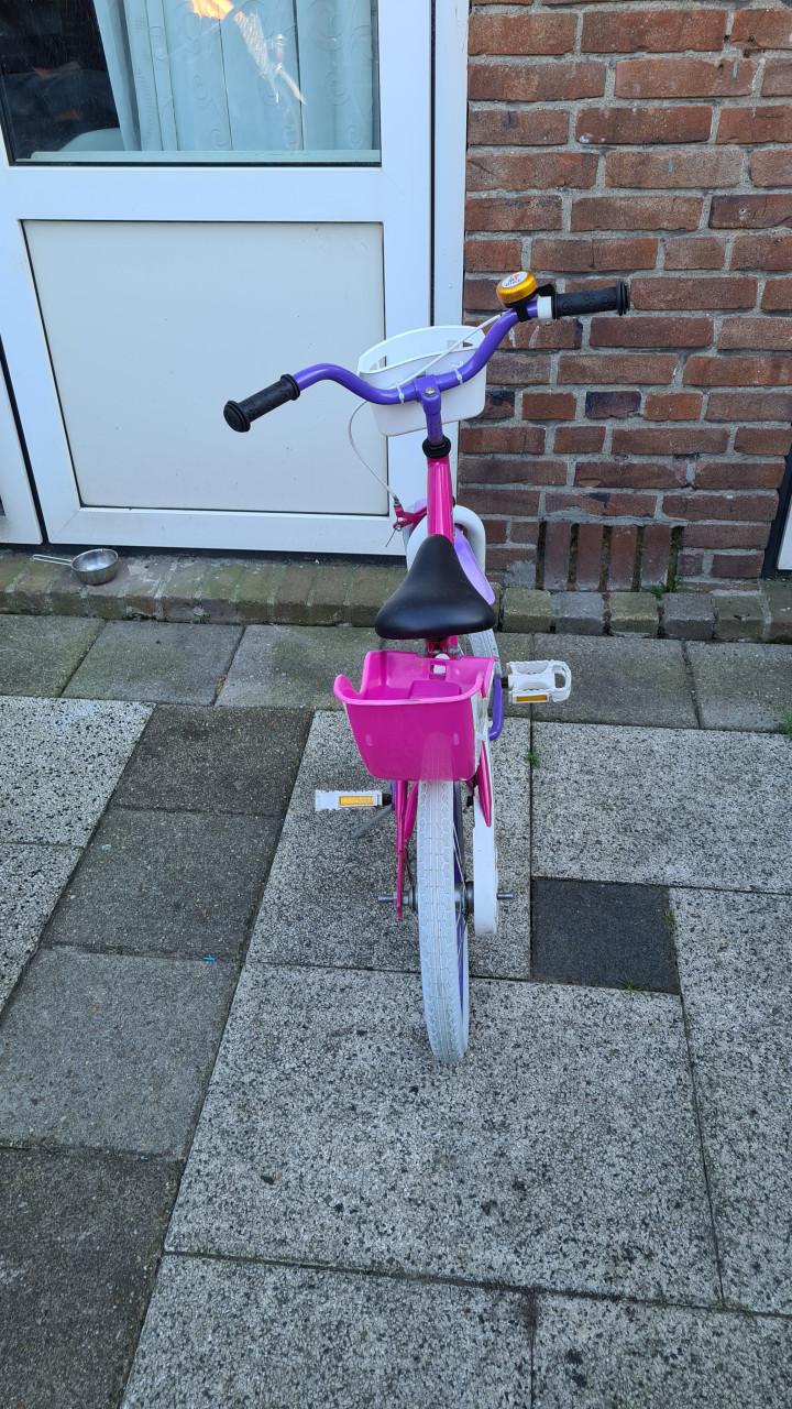 Mooi en goed werkend meisjes fietsje merk -Loeky-16inch-traprem