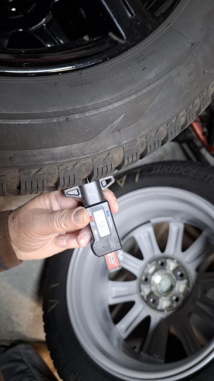 Winterbanden 185/65R15  met velgen steekmaat 4x100