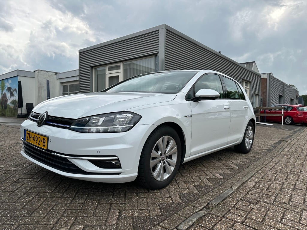Volkswagen Golf 1.5 tsi comfortline business dsg pdc navi carplay