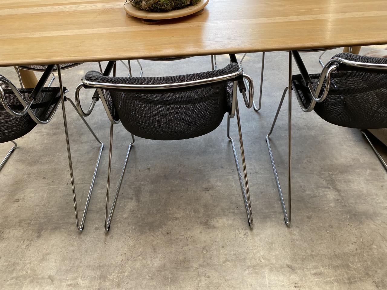 7 Charles Pollock voor Castelli Penelope eetkamerstoelen