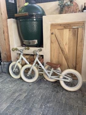 Twee veloretti loopfietsjes