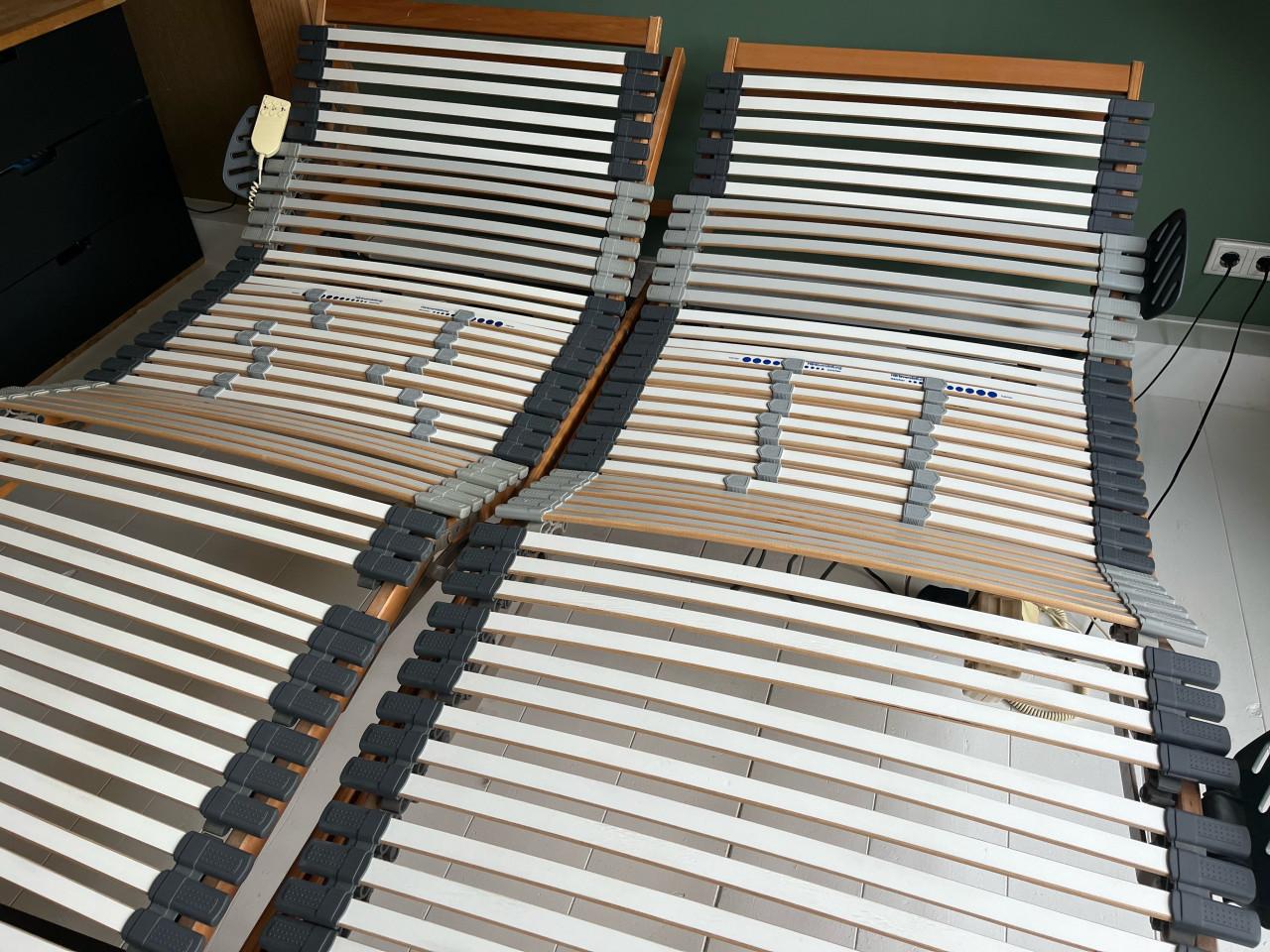 Twee persoonsbed: lattenbodem en onderstel