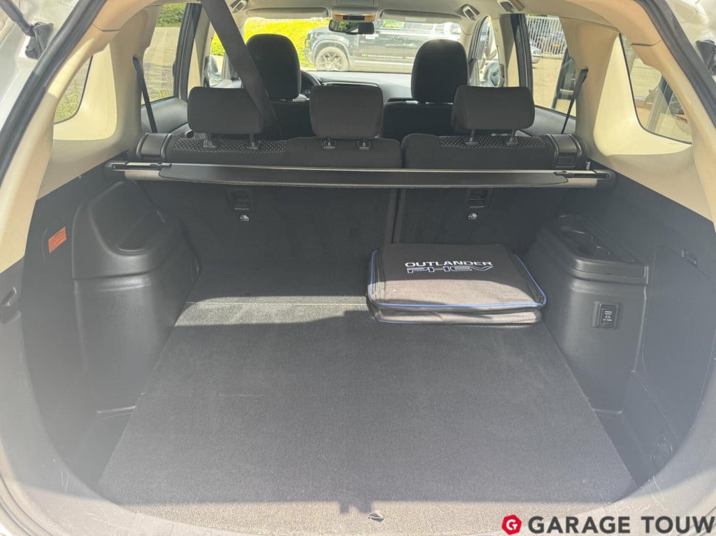 Mitsubishi Outlander 2.4 phev pure+ afn.trekhaak + winterset