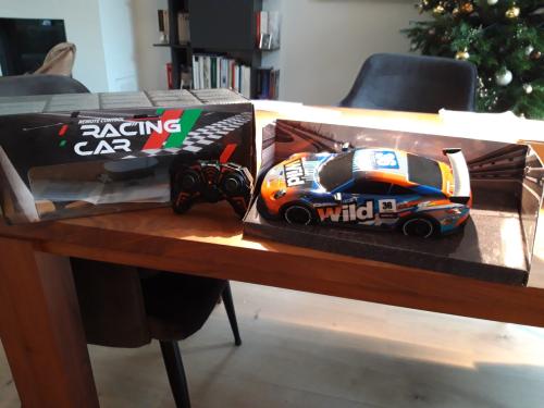 Raceauto met afstandsbediening ( NIEUW )
