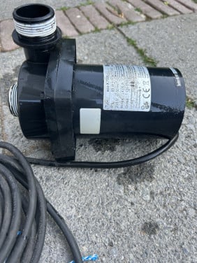 Te koop Messner eco 7500 sterke en zuinige Vijverpomp en 7500 lpu