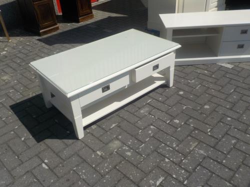 Mooie kwaliteit salontafel met 2 diepe laden en glasplaat