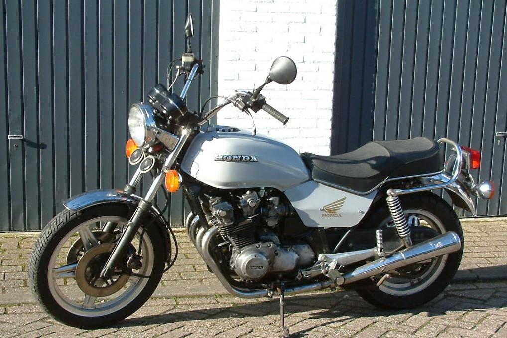 Honda cb 750  1980   50000 km   nog maar 46 jaar oud en nog  steeds perfect
