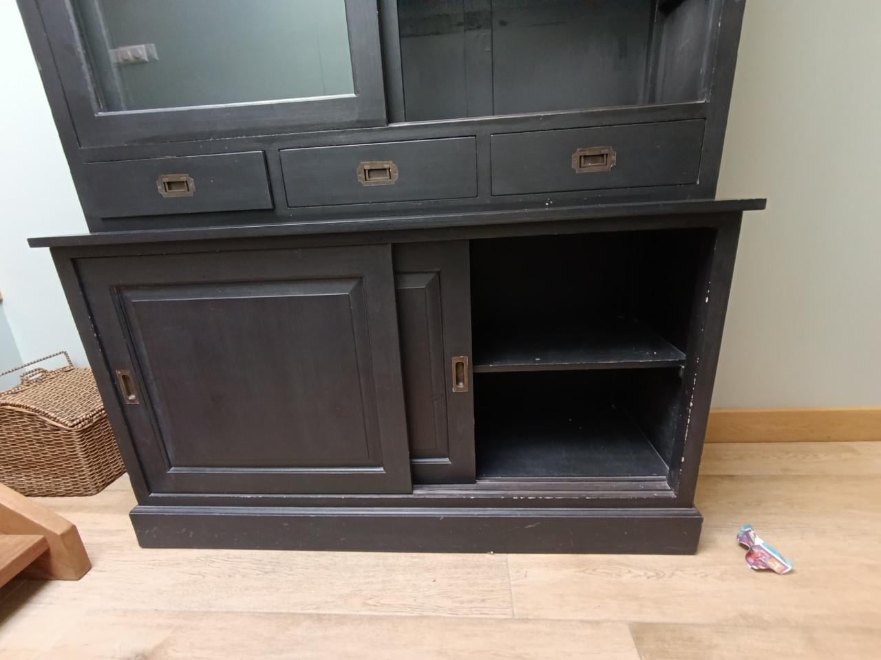 Zwarte houten buffetkast