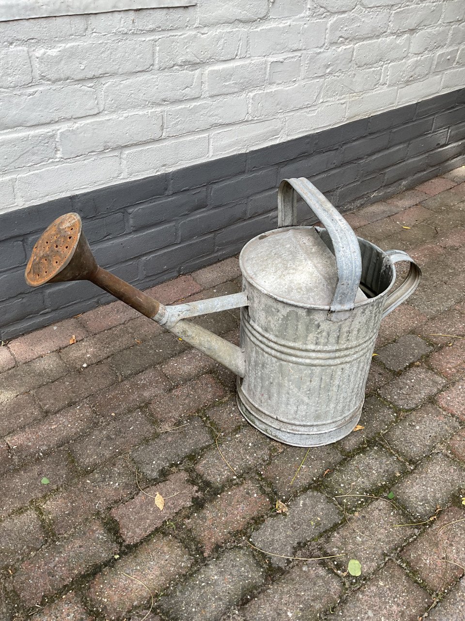 Oude zinken gieter ( waterdicht )