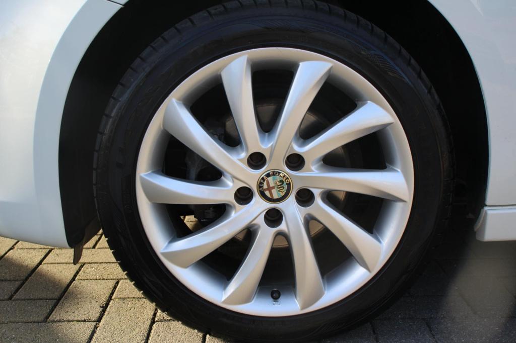Alfa Romeo Giulietta 1.4 turbo super- sportiva - leer/alcantara - stoelverw