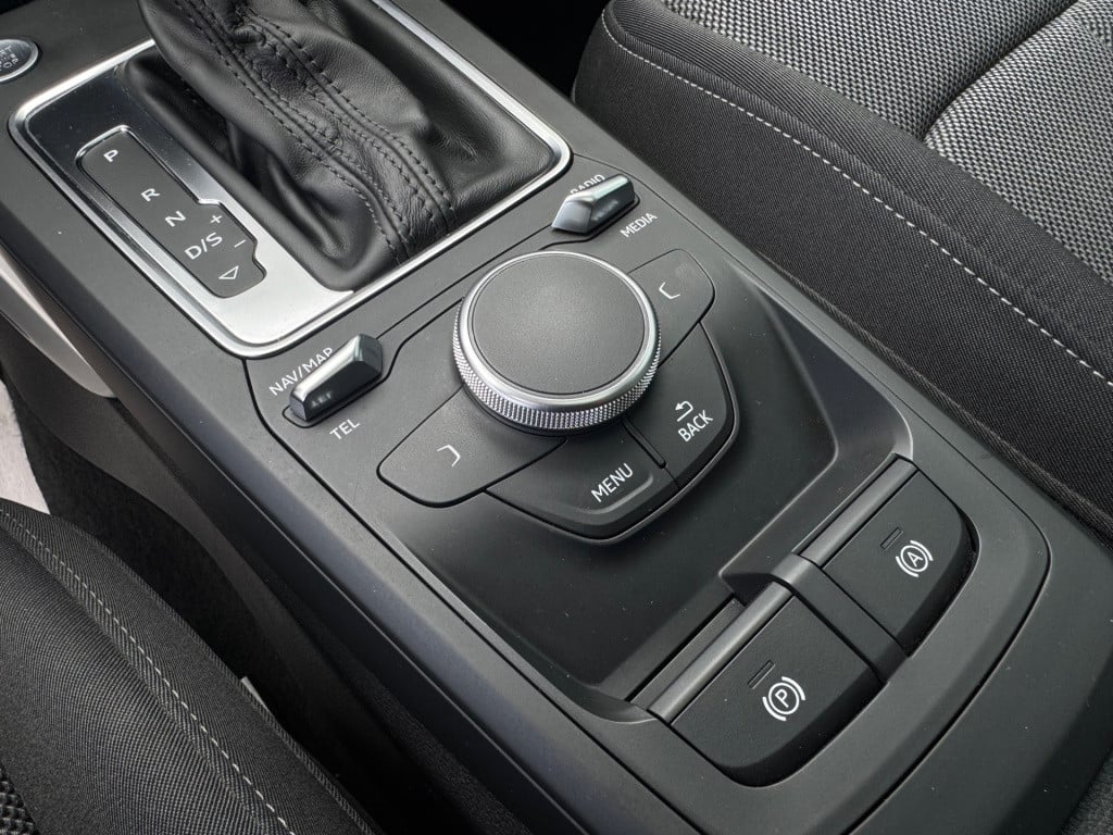 Audi Q2 35 tfsi s edition * panoramadak * camera * keyless