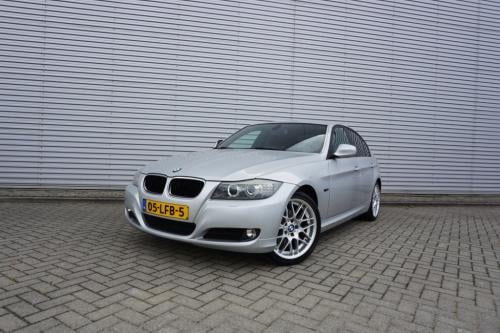 BMW 3-serie 316i business line airco / navi / cruise / carplay / parkeers. 