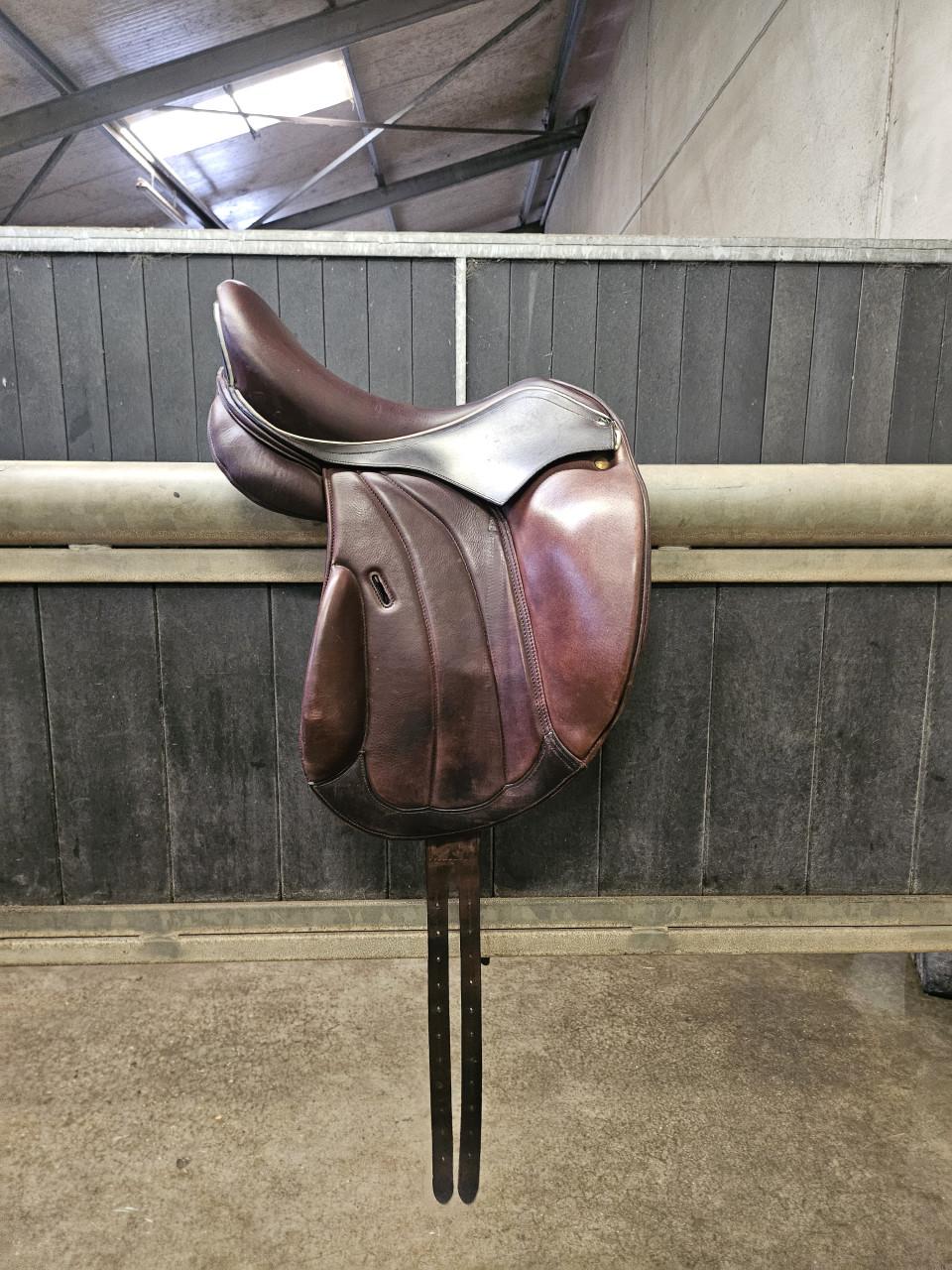 Dressuur zadel 17 inch