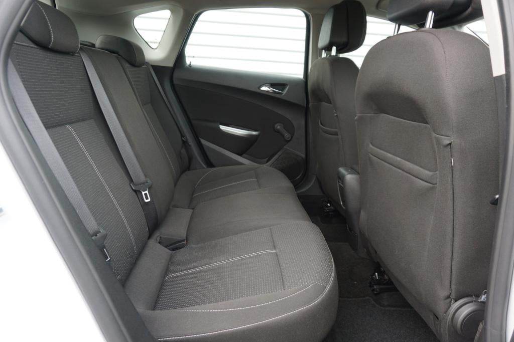 Opel Astra 1.4 turbo gt airco / navi / cruise / parkeers. / elektr. ramen /