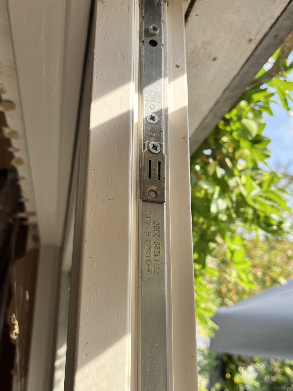 Beschikbaar in overleg. HR ++ dubbel glas Inclusief cilinderslot en 2 sleut