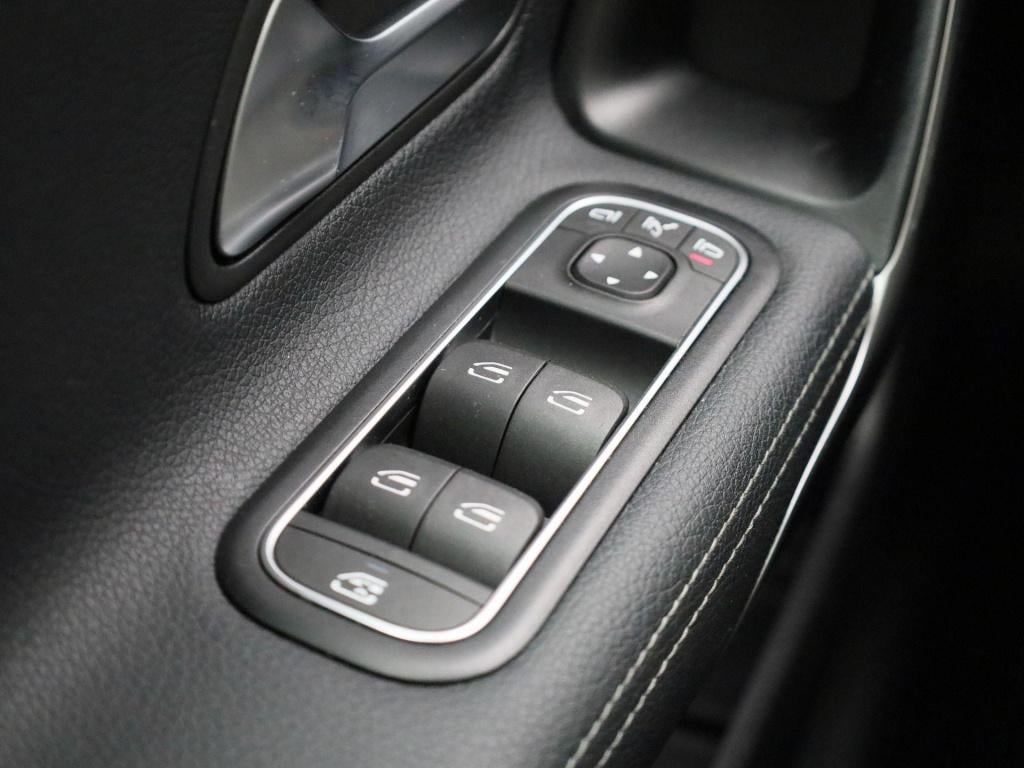 Mercedes-Benz A-Klasse 180 business line | automaat | panorama dak | leder 