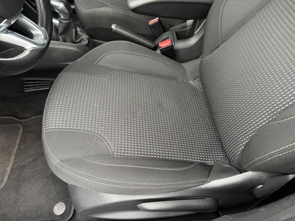 Peugeot 208 1.2 puretech blue lease executive 5-drs