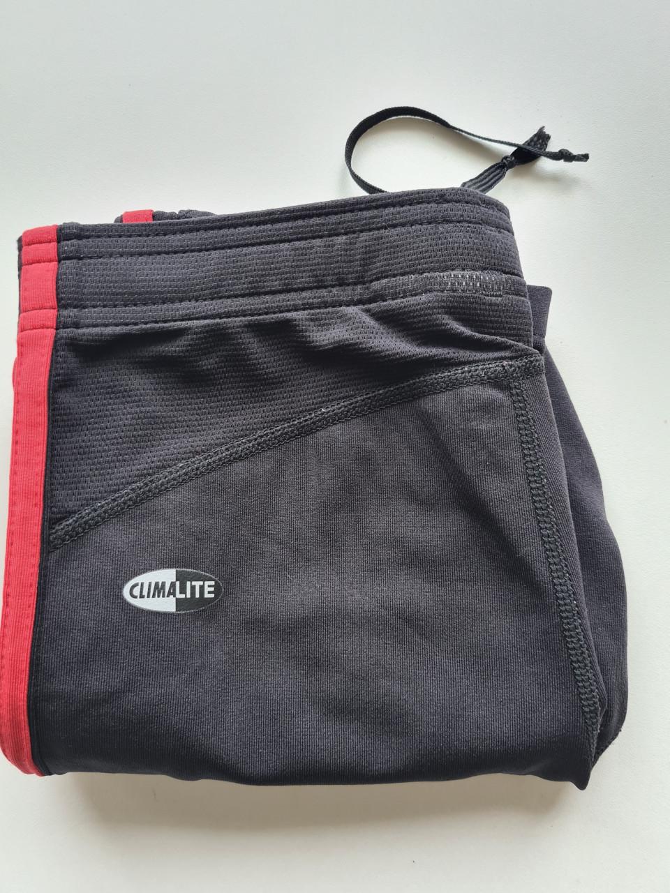 Adidas zwart-rood sportbroek  Maat M