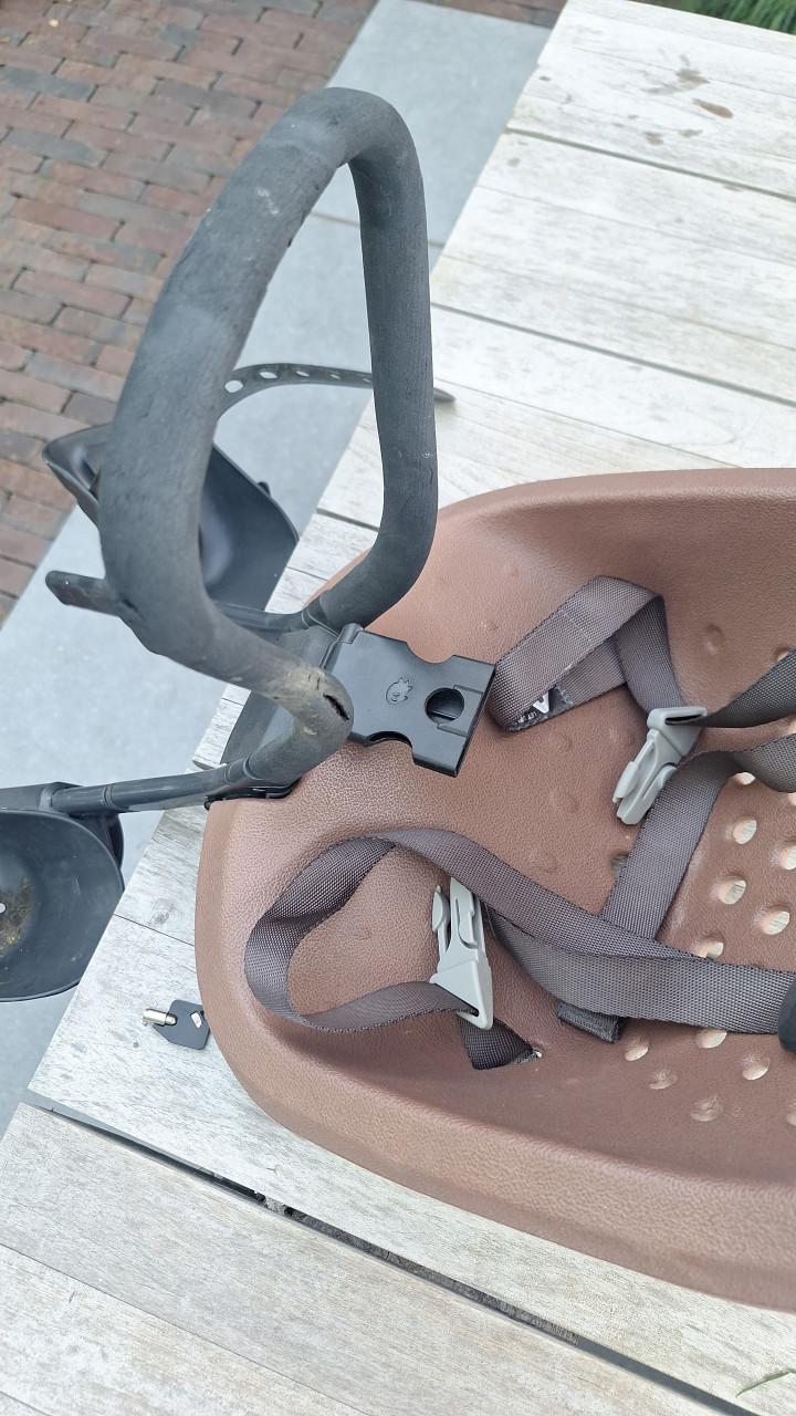 Yepp voorzitje met windscherm en slaaprol