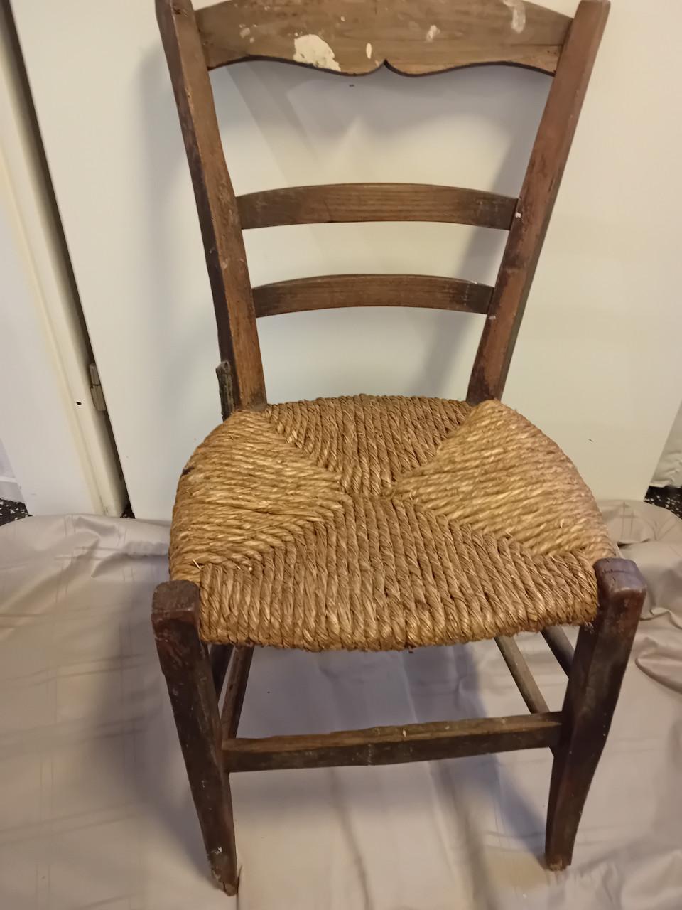 Oud decoratief stoeltje