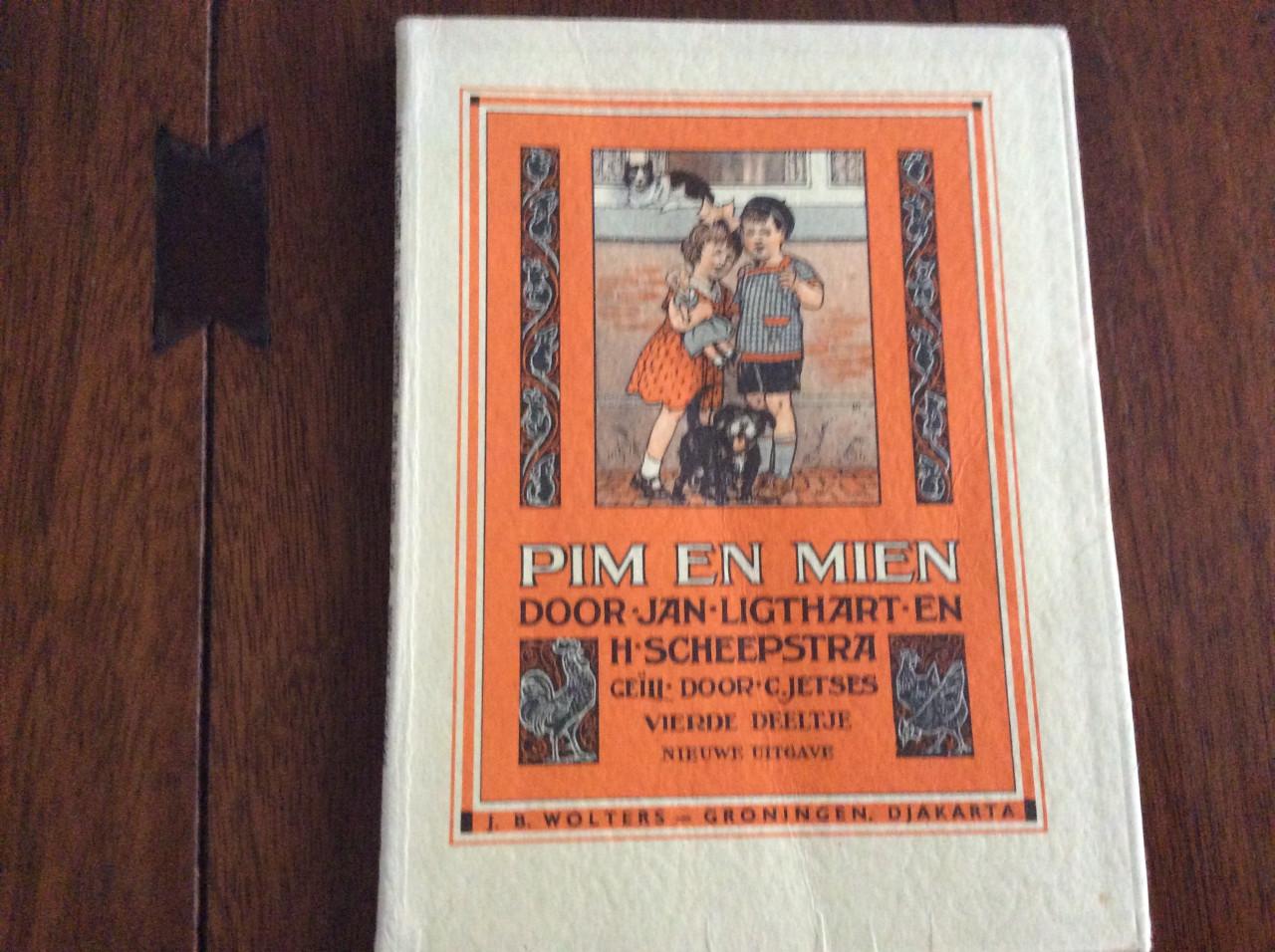 Nog bij moeder en Pim en Mien.     Jan Ligthart en H. Scheepstra.