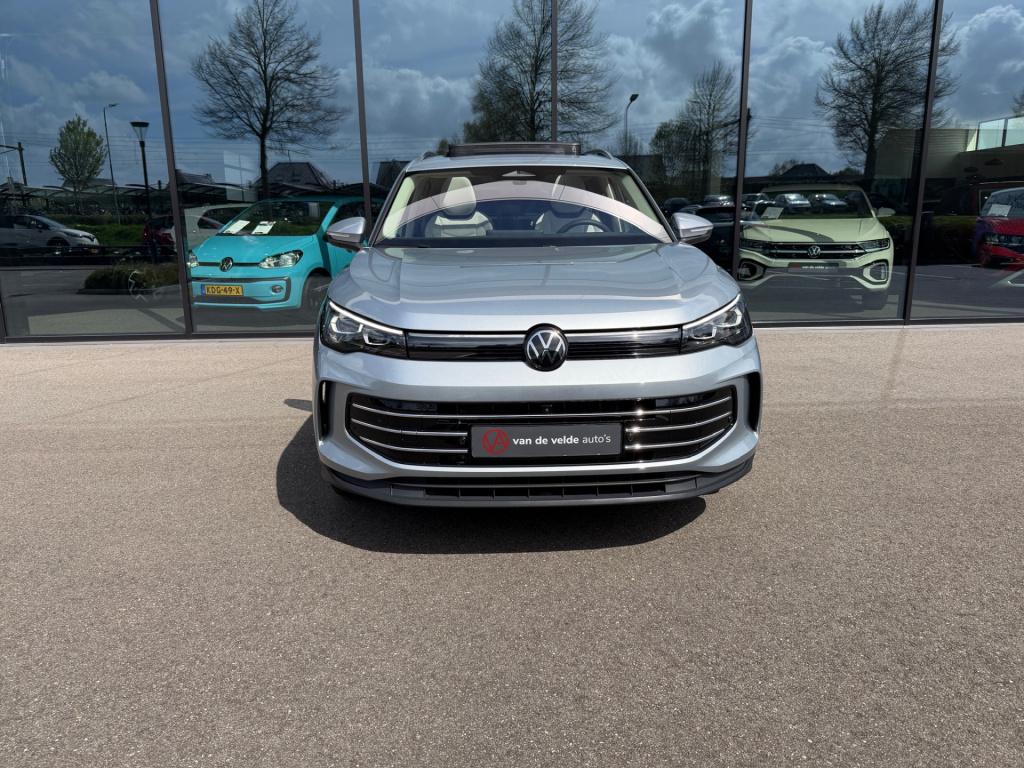 Volkswagen Tiguan 1.5 ehybrid elegance 204pk | panoramadak | trekhaak | 20"