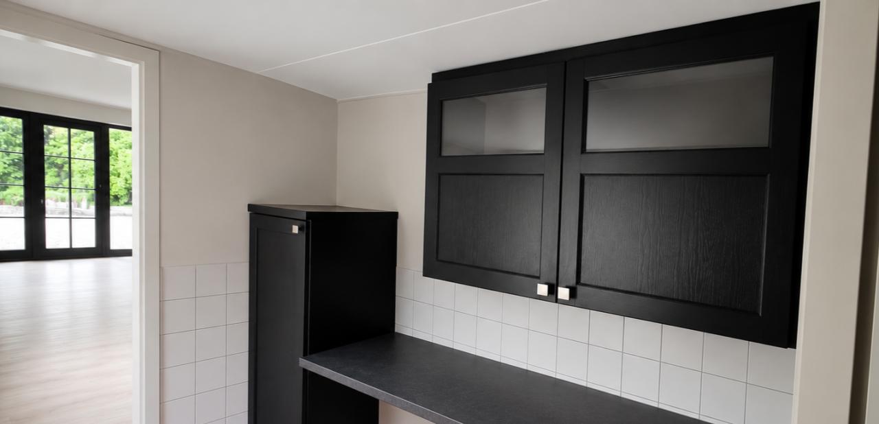 Tijdloze zwarte gebruikte keuken