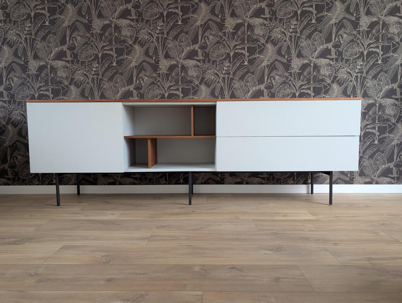 Enzo Luca dressoir kast: 220 x 70 x 41 cm