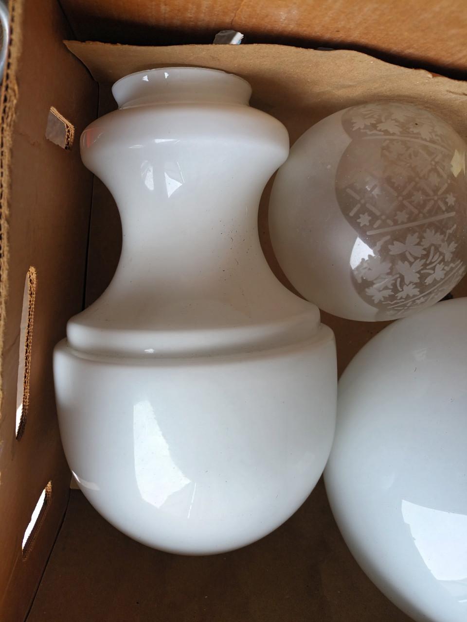 4 oude glazen lampenkappen