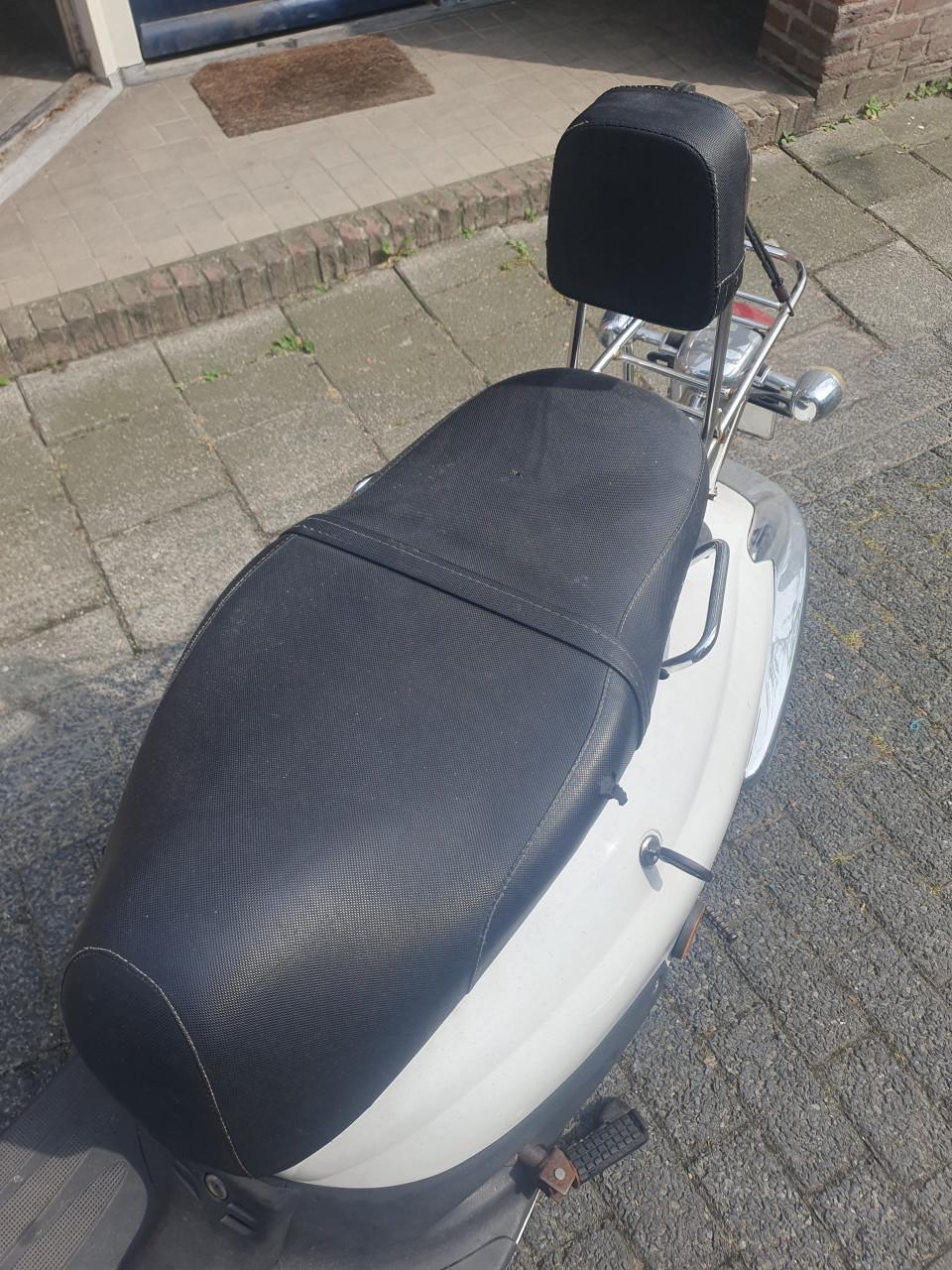 AGM scooter