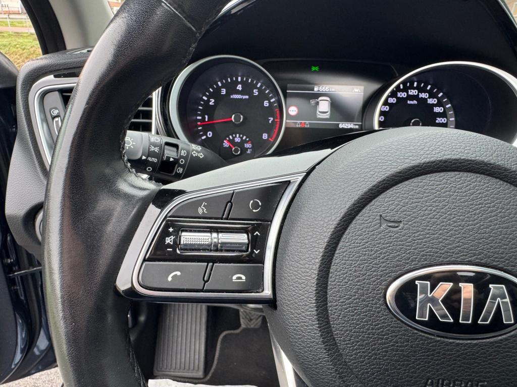 Kia Cee'd 1.4 t-gdi executiveline , apple-carplay, achteruit rijcamera, lee