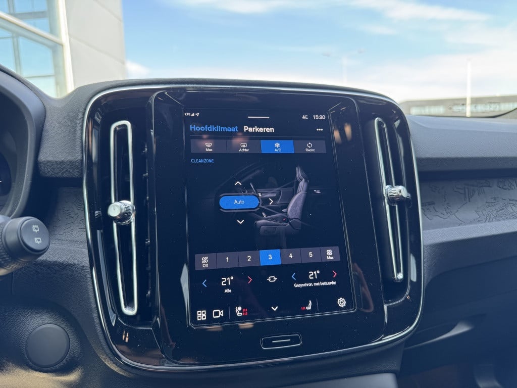 Volvo XC40 extended plus 252pk 82 kwh| trekhaak| adap.criuise| stoel.verw|