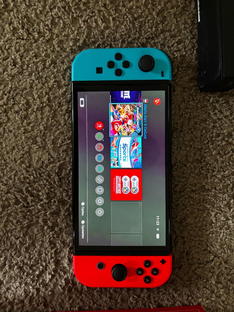Nintendo Switch OLED met 2 games en veel accessoires