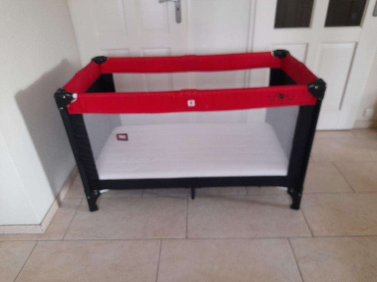 Camping bedje met matras ( in goede staat )