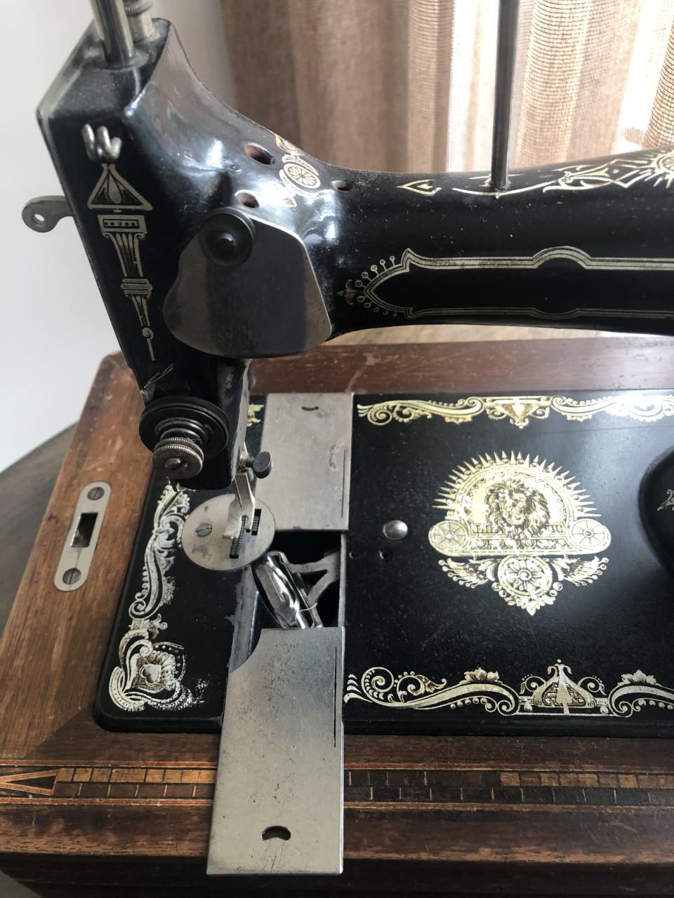 Naaimachine antiek