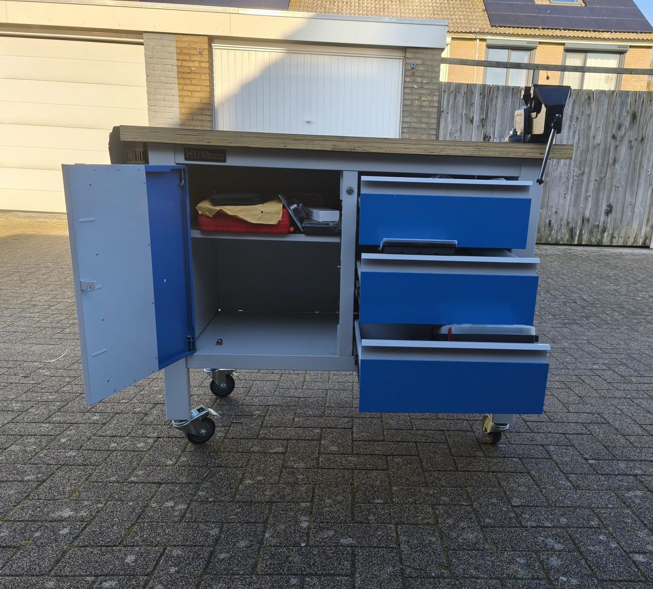 Goede en verrijdbare werkbank te koop