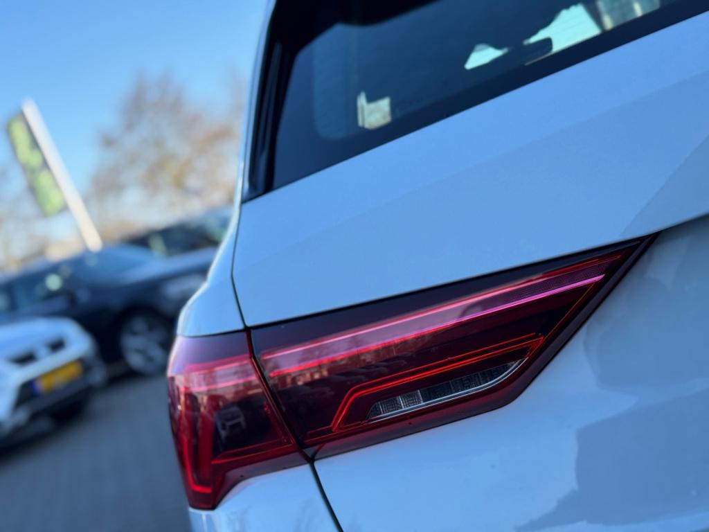 Audi Q3 35 tfsi 3x s-line* keyless * matrix led * camera * carplay